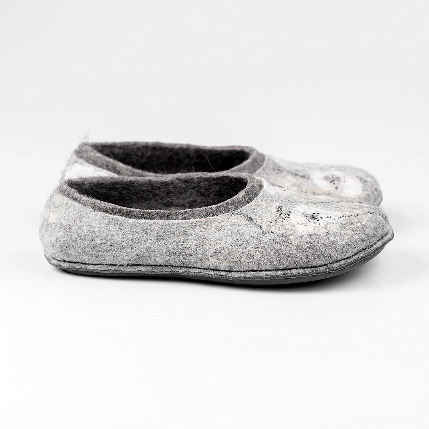 Gray felted wool slippers with flowers decoration Handmade in North Europe