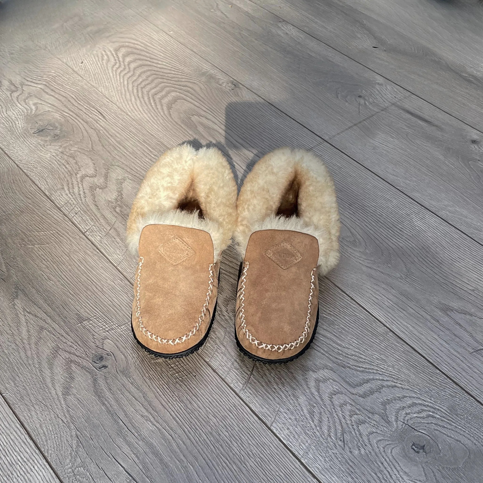 In Stock Women’s Cuddle ESQ Slipper: Chestnut