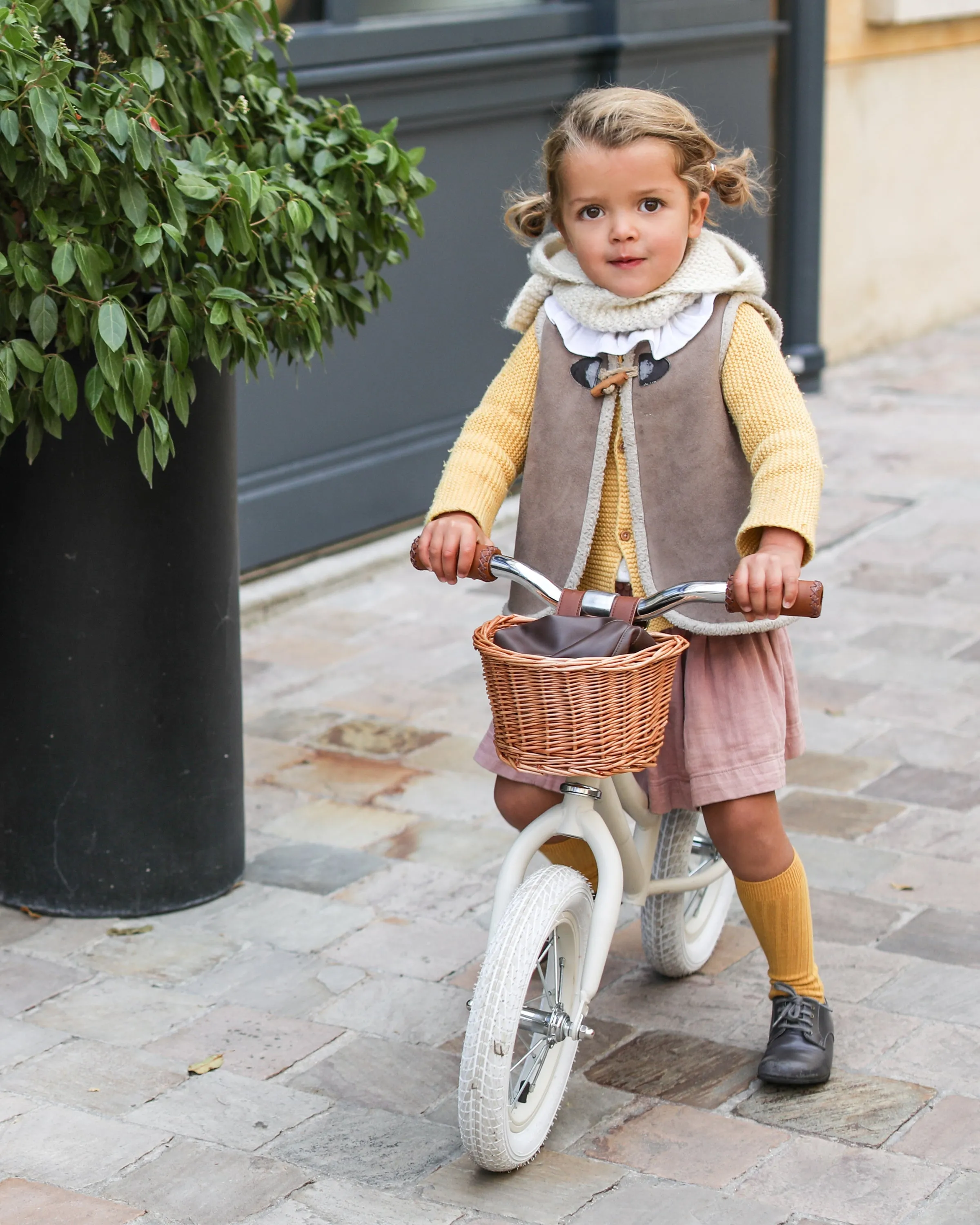 Ride-On Balance Bike Ivory White   Helmet