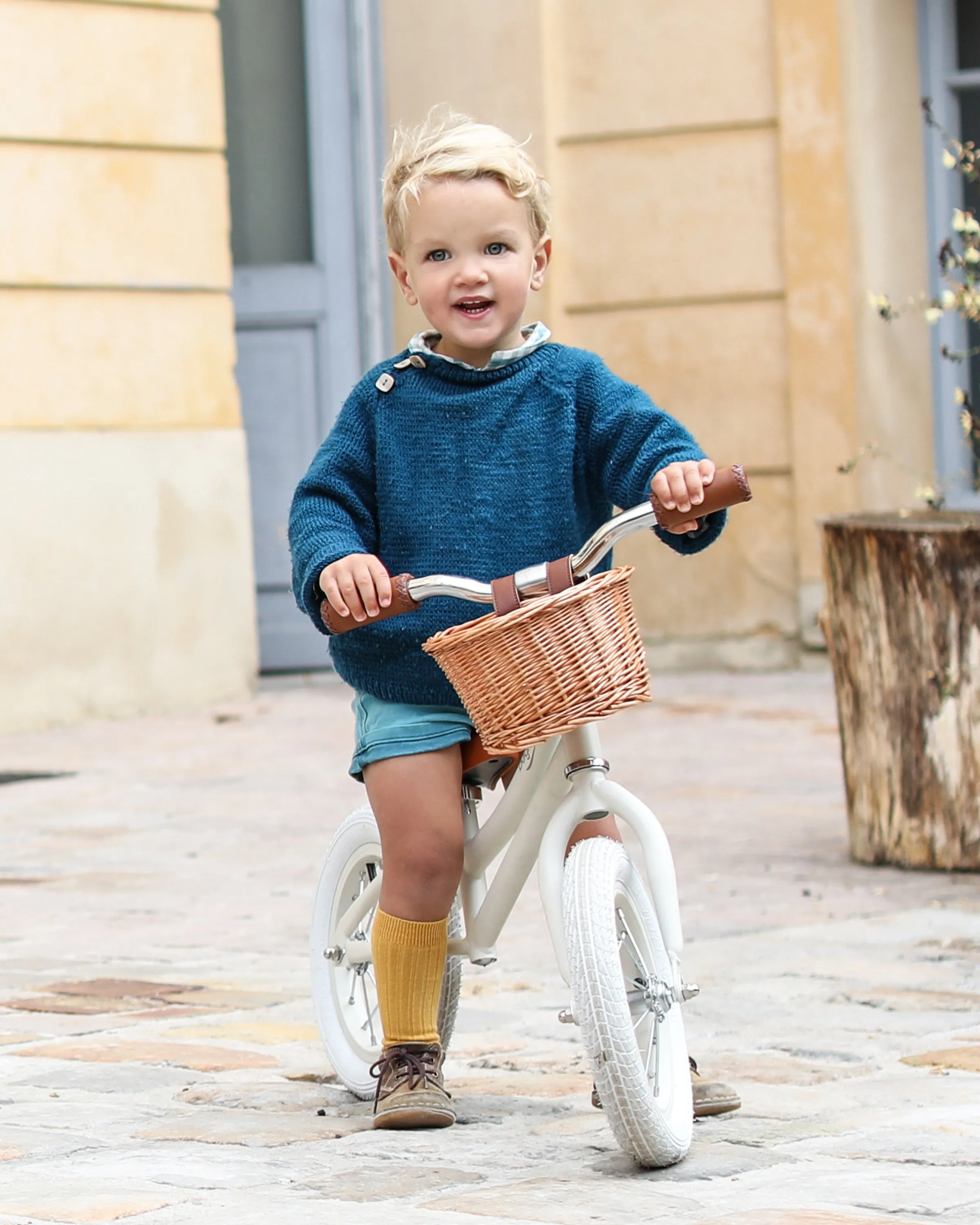 Ride-On Balance Bike Ivory White   Helmet