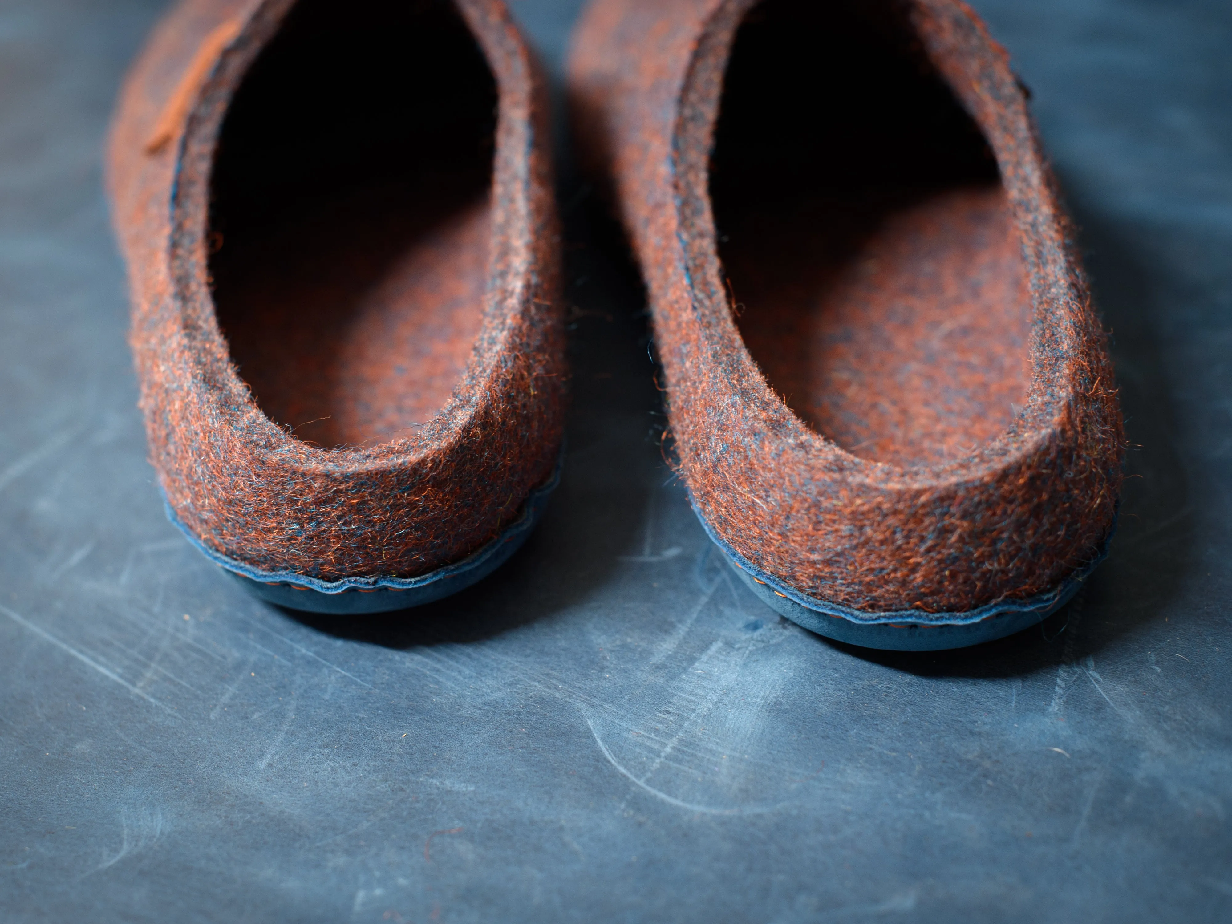 Semi-enclosed heel men's slippers - Rusted Metal